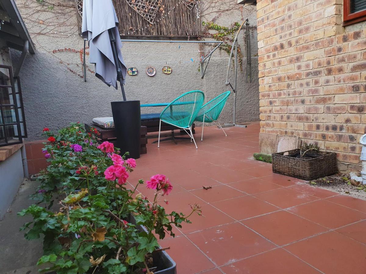 Happy Colourful Cottage Johannesburg Bagian luar foto