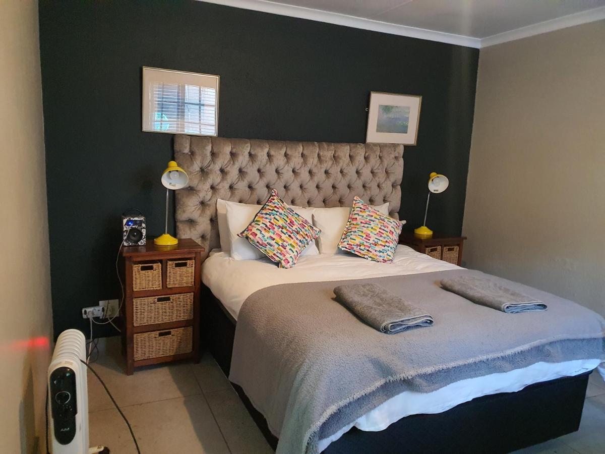 Happy Colourful Cottage Johannesburg Bagian luar foto