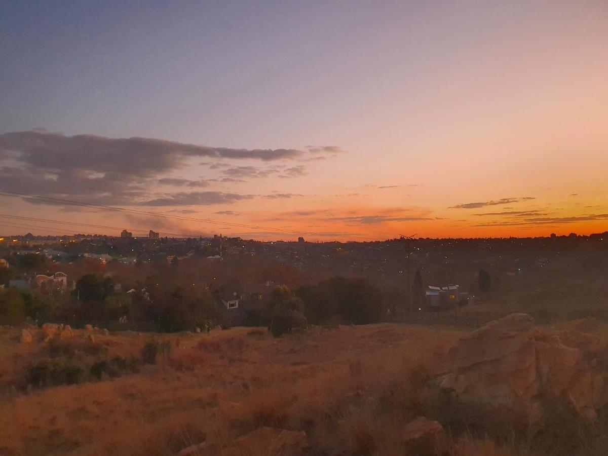 Happy Colourful Cottage Johannesburg Bagian luar foto