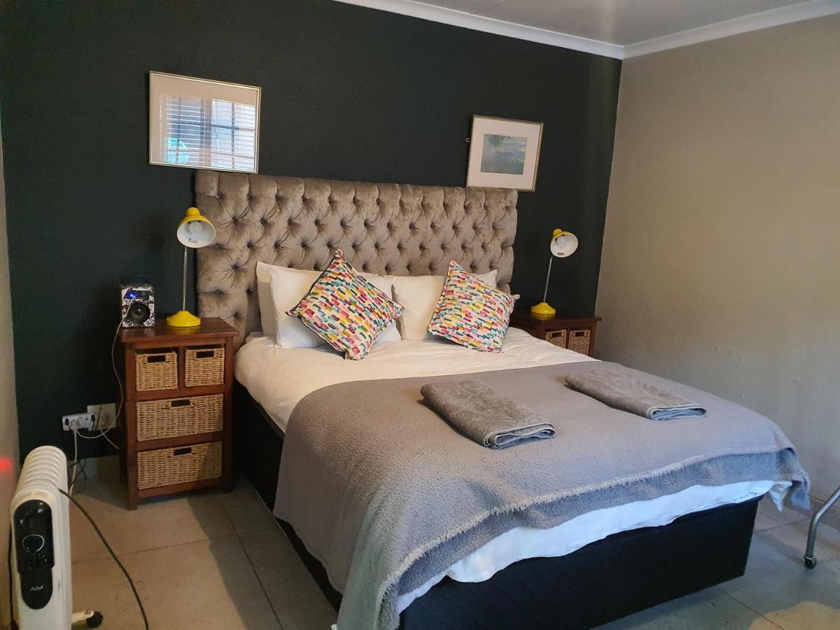 Happy Colourful Cottage Johannesburg Bagian luar foto