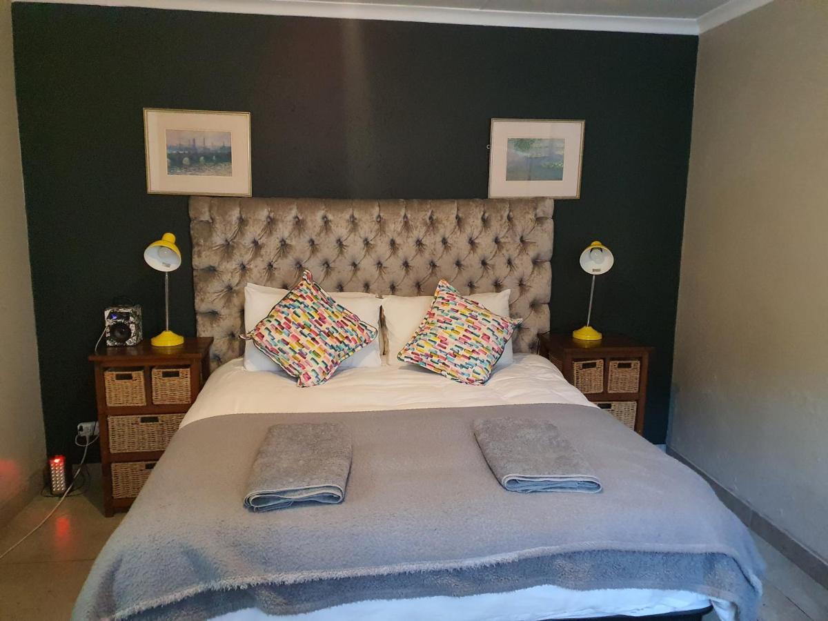 Happy Colourful Cottage Johannesburg Bagian luar foto