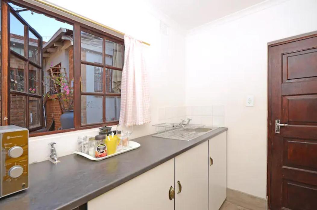 Happy Colourful Cottage Johannesburg Bagian luar foto